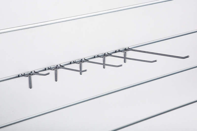 SPACEWALL -Silberne Haken- Ladeneinrichtungen