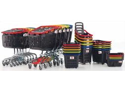 Körbe und Einkaufswagen