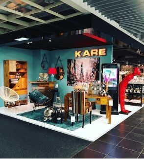 Ladenhaken und Kleiderbügel